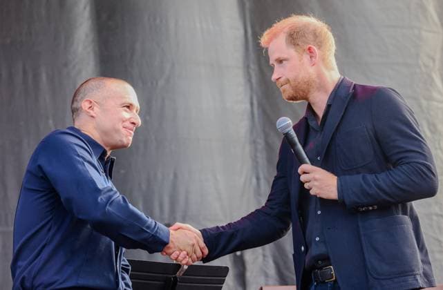 September 20, 2025, Santa Barbara, California, USA: Prince Harry, the Duke of Sussex, gives an award to Santa Barbara County fire fighter Sam Dudley who works with the Canine rescue unit. They are at the One805 Live Concert at movie star Costner s Santa Barbara oceanfront estate in Summerland, CA, raising funds for mental health counseling and vital rescue equipment for First Responders. Santa Barbara USA - ZUMAk144 20250920_znp_k144_040 Copyright: xAmyxKatzx