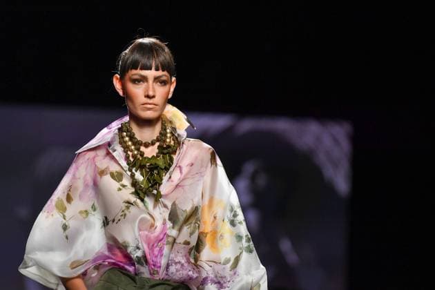 MALNE Mercedes-Benz Fashion Week de Madrid A model walks the runway wearing a design by MALNE during Mercedes-Benz Fashion Week de Madrid in IFERMA, 20 de septiembre 2025 Spain Featuring: A model walks the runway wearing a design by MALNE during Mercedes-Benz Fashion Week de Madrid in IFERMA, 20 de septiembre 2025 Spain Where: Madrid, Spain When: 20 Sep 2025 Credit: Oscar Gonzalez WENN Madrid Spain Copyright: xOscarxGonzalez WENNx wenn40663413 OFA ZOJx wenn40663413