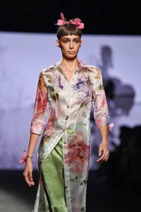 MALNE Mercedes-Benz Fashion Week de Madrid A model walks the runway wearing a design by MALNE during Mercedes-Benz Fashion Week de Madrid in IFERMA, 20 de septiembre 2025 Spain Featuring: A model walks the runway wearing a design by MALNE during Mercedes-Benz Fashion Week de Madrid in IFERMA, 20 de septiembre 2025 Spain Where: Madrid, Spain When: 20 Sep 2025 Credit: Oscar Gonzalez WENN Madrid Spain Copyright: xOscarxGonzalez WENNx wenn40663417 OFA ZOJx wenn40663417
