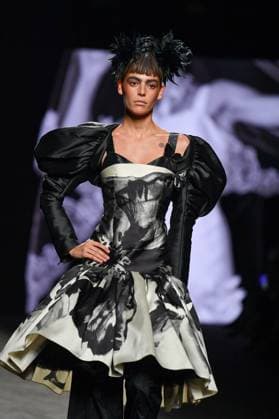 MALNE Mercedes-Benz Fashion Week de Madrid A model walks the runway wearing a design by MALNE during Mercedes-Benz Fashion Week de Madrid in IFERMA, 20 de septiembre 2025 Spain Featuring: A model walks the runway wearing a design by MALNE during Mercedes-Benz Fashion Week de Madrid in IFERMA, 20 de septiembre 2025 Spain Where: Madrid, Spain When: 20 Sep 2025 Credit: Oscar Gonzalez WENN Madrid Spain Copyright: xOscarxGonzalez WENNx wenn40663403 OFA ZOJx wenn40663403