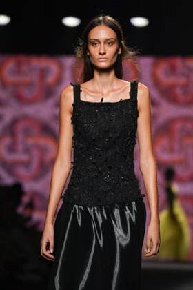 FELY CAMPO Fashion Week de Madrid A model walks the runway wearing a design by FELY CAMPO during Mercedes-Benz Fashion Week de Madrid in IFERMA, 20 de septiembre 2025 Spain Featuring: A model walks the runway wearing a design by Fely Campo during Mercedes-Benz Fashion Week de Madrid in IFERMA, 20 septiembre 2025 Spain Where: Madrid, Spain When: 20 Sep 2025 Credit: Oscar Gonzalez WENN Madrid Spain Copyright: xOscarxGonzalez WENNx wenn40662555 OFA ZOJx wenn40662555