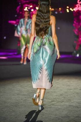 ODETTE ALVAREZ Fashion Week de Madrid A model walks the runway wearing a design by ODETTE ÃLVAREZ during Mercedes-Benz Fashion Week de Madrid in IFERMA, 20 de septiembre 2025 Spain Featuring: A model walks the runway wearing a design by Odette Alvarez during Mercedes-Benz Fashion Week de Madrid in IFERMA, 20 septiembre 2025 Spain Where: Madrid, Spain When: 20 Sep 2025 Credit: Oscar Gonzalez WENN Madrid Spain Copyright: xOscarxGonzalez WENNx wenn40662594 OFA ZOJx wenn40662594