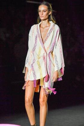 ODETTE ALVAREZ Fashion Week de Madrid A model walks the runway wearing a design by ODETTE ÃLVAREZ during Mercedes-Benz Fashion Week de Madrid in IFERMA, 20 de septiembre 2025 Spain Featuring: A model walks the runway wearing a design by Odette Alvarez during Mercedes-Benz Fashion Week de Madrid in IFERMA, 20 septiembre 2025 Spain Where: Madrid, Spain When: 20 Sep 2025 Credit: Oscar Gonzalez WENN Madrid Spain Copyright: xOscarxGonzalez WENNx wenn40662579 OFA ZOJx wenn40662579