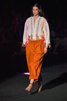 ODETTE ALVAREZ Fashion Week de Madrid A model walks the runway wearing a design by ODETTE ÃLVAREZ during Mercedes-Benz Fashion Week de Madrid in IFERMA, 20 de septiembre 2025 Spain Featuring: A model walks the runway wearing a design by Odette Alvarez during Mercedes-Benz Fashion Week de Madrid in IFERMA, 20 septiembre 2025 Spain Where: Madrid, Spain When: 20 Sep 2025 Credit: Oscar Gonzalez WENN Madrid Spain Copyright: xOscarxGonzalez WENNx wenn40662580 OFA ZOJx wenn40662580