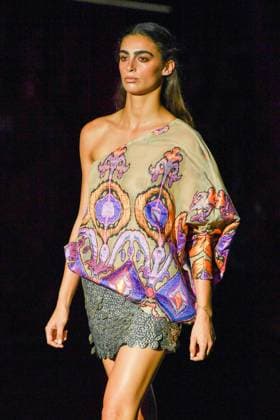 ODETTE ALVAREZ Fashion Week de Madrid A model walks the runway wearing a design by ODETTE ÃLVAREZ during Mercedes-Benz Fashion Week de Madrid in IFERMA, 20 de septiembre 2025 Spain Featuring: A model walks the runway wearing a design by Odette Alvarez during Mercedes-Benz Fashion Week de Madrid in IFERMA, 20 septiembre 2025 Spain Where: Madrid, Spain When: 20 Sep 2025 Credit: Oscar Gonzalez WENN Madrid Spain Copyright: xOscarxGonzalez WENNx wenn40662577 OFA ZOJx wenn40662577