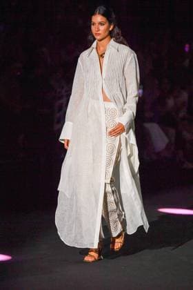 ODETTE ALVAREZ Fashion Week de Madrid A model walks the runway wearing a design by ODETTE ÃLVAREZ during Mercedes-Benz Fashion Week de Madrid in IFERMA, 20 de septiembre 2025 Spain Featuring: A model walks the runway wearing a design by Odette Alvarez during Mercedes-Benz Fashion Week de Madrid in IFERMA, 20 septiembre 2025 Spain Where: Madrid, Spain When: 20 Sep 2025 Credit: Oscar Gonzalez WENN Madrid Spain Copyright: xOscarxGonzalez WENNx wenn40662572 OFA ZOJx wenn40662572