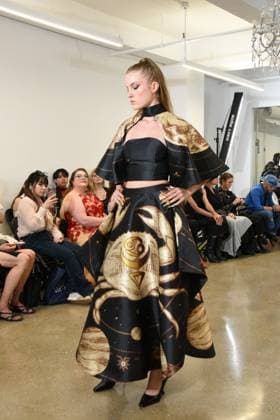 (NEW) Couture Fashion Week 2025 in New York City, New York. Saturday September 20th, New York City. New York USA. Fashion Week begins in New York City, from September fashion weeks for 2025 include New York Fashion Week (September 11 16). These events primarily showcase Spring Summer 2026 collections, with September being a key period for the fashion industry to present new trends for the upcoming season. This one, is one of the last runway shows of the season. Design by Khang Le.& xA;Credit: Victor M. Matos Thenews2& xA; (Foto: Victor M. Matos Thenews2 imago images)  Copyright: xVictorxM.xMatosx