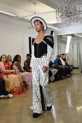 (NEW) Couture Fashion Week 2025 in New York City, New York. Saturday September 20th, New York City. New York USA. Fashion Week begins in New York City, from September fashion weeks for 2025 include New York Fashion Week (September 11 16). These events primarily showcase Spring Summer 2026 collections, with September being a key period for the fashion industry to present new trends for the upcoming season. This one, is one of the last runway shows of the season. Mens design by Khang Le.& xA;Credit: Victor M. Matos Thenews2& xA; (Foto: Victor M. Matos Thenews2 imago images)  Copyright: xVictorxM.xMatosx