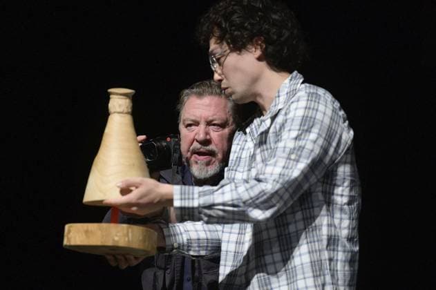 Bochum Presentation of the Fritz Wortelmann Prize FOR EDITORIAL PURPOSES ONLY EDITORIAL USE ONLY p Actor Armin Rohde with the winners of the Fritz Wortelmann Prize on Sunday, September 21, 2025, at the Kammerspiele in Bochum The prize, a wooden figure, was designed after him Bochum Copyright UwexErnst Copyright: UwexErnst doc82hkws93p85g5oa12ea ,EDITORIAL USE ONLY Copyright: UwexErnst