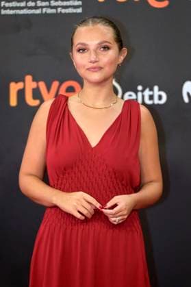 Mia McKenna Bruce at the premiere of the feature film Le Cri des gardes The Fence at the 73rd San Sebastian International Film Festival Festival Internacional de Cine de San Sebastian at the Kursaal San Sebastian, 21 09 2025 Foto:xC.xNiehausx xFuturexImagex fences_5956