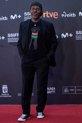 Le Cri Des Gardes (The Fence) - Red Carpet - 73rd San Sebastian International Film Festival Isaach De Bankole attends the red carpet of the film Le Cri Des Gardes during the 73rd San Sebastian Donostia International Film Festival - Zinemaldia in San Sebastian, Spain, on September 21, 2025. San Sebastian Spain  Copyright: xCOOLMediax originalFilename: coolmedia-notitle250921_np30W.jpg
