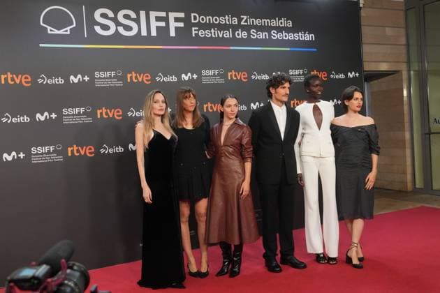 Presentation of the film Couture at the 73rd edition of the San Sebastian Film Festival The film crew during the presentation of the film Couture, at the 73rd edition of the San Sebastian Film Festival, at the Kursaal Conference Center and Auditorium, September 21, 2025, in San Sebastian, Guipuzcoa, Basque Country Spain Couture is a French-American film directed by Alice Winocour that premieres today, September 21, The festival celebrates its 73rd edition from September 19 to 27, 2025, reinforcing its global prominence with 254 titles from 56 countries and an outstanding presence of Spanish cinema The participation of women behind the scenes increases and Basque cinema has 38 productions The event includes official sections, premieres, for Copyright: xUnanuex 6972458