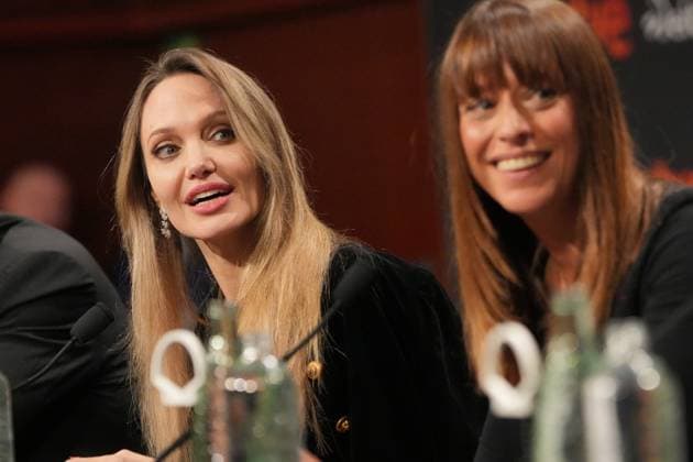 Presentation of the film Couture at the 73rd edition of the San Sebastian Film Festival Actress Angelina Jolie i and director Alice Winocour d during the presentation of the film Couture, at the 73rd edition of the San Sebastian Film Festival, at the Palacio de Congresos y Auditorio Kursaal, on September 21, 2025, in San Sebastian, Guipuzcoa, Basque Country Spain Couture is a French-American film directed by Alice Winocour that premieres today, September 21, The festival celebrates its 73rd edition from September 19 to 27, 2025, reinforcing its global prominence with 254 titles from 56 countries and an outstanding presence of Spanish cinema The participation of women behind the scenes increases and Basque cinema has 38 productions The even Copyright: xUnanuex 6972506