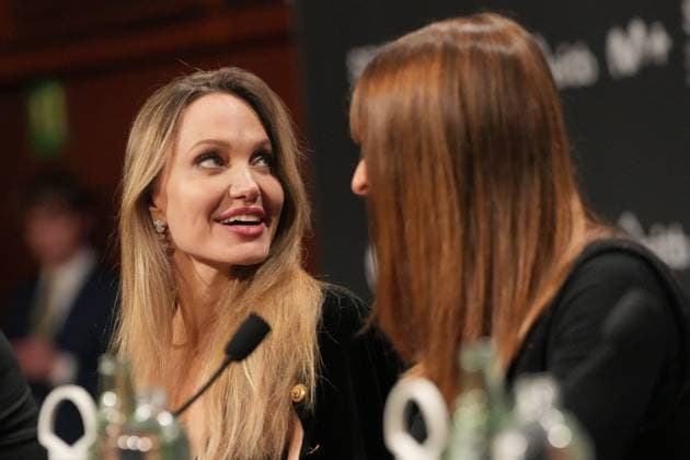 Presentation of the film Couture at the 73rd edition of the San Sebastian Film Festival Actress Angelina Jolie i and director Alice Winocour d during the presentation of the film Couture, at the 73rd edition of the San Sebastian Film Festival, at the Palacio de Congresos y Auditorio Kursaal, on September 21, 2025, in San Sebastian, Guipuzcoa, Basque Country Spain Couture is a French-American film directed by Alice Winocour that premieres today, September 21, The festival celebrates its 73rd edition from September 19 to 27, 2025, reinforcing its global prominence with 254 titles from 56 countries and an outstanding presence of Spanish cinema The participation of women behind the scenes increases and Basque cinema has 38 productions The even Copyright: xUnanuex 6972507