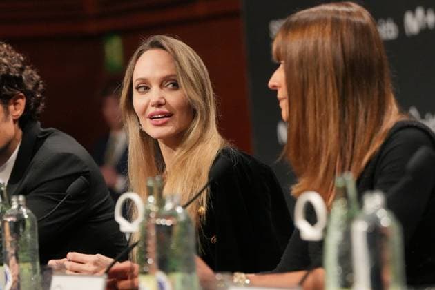 Presentation of the film Couture at the 73rd edition of the San Sebastian Film Festival Actress Angelina Jolie i and director Alice Winocour d during the presentation of the film Couture, at the 73rd edition of the San Sebastian Film Festival, at the Palacio de Congresos y Auditorio Kursaal, on September 21, 2025, in San Sebastian, Guipuzcoa, Basque Country Spain Couture is a French-American film directed by Alice Winocour that premieres today, September 21, The festival celebrates its 73rd edition from September 19 to 27, 2025, reinforcing its global prominence with 254 titles from 56 countries and an outstanding presence of Spanish cinema The participation of women behind the scenes increases and Basque cinema has 38 productions The even Copyright: xUnanuex 6972508