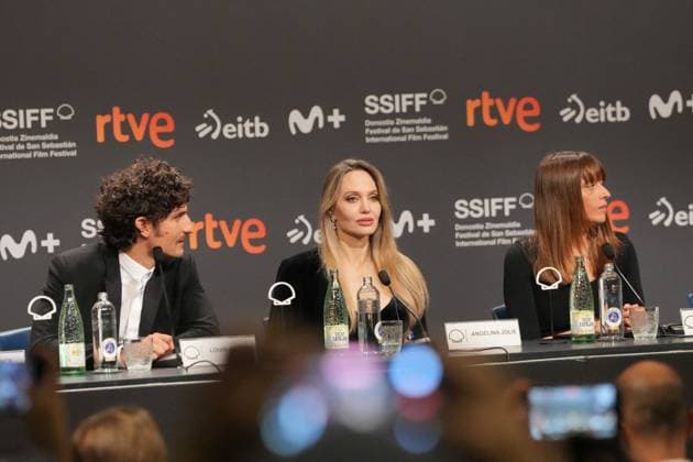 Presentation of the film Couture at the 73rd edition of the San Sebastian Film Festival I D Actor Louis Garrel, actress Angelina Jolie and director Alice Winocour during the presentation of the film Couture, at the 73rd edition of the San Sebastian Film Festival, at the Kursaal Conference Center and Auditorium, on September 21, 2025, in San Sebastian, Guipuzcoa, Basque Country Spain Couture is a French-American film directed by Alice Winocour that premieres today, September 21, The festival celebrates its 73rd edition from September 19 to 27, 2025, reinforcing its global prominence with 254 titles from 56 countries and an outstanding presence of Spanish cinema The participation of women behind the scenes increases and Basque cinema has 38 Copyright: xUnanuex 6972532