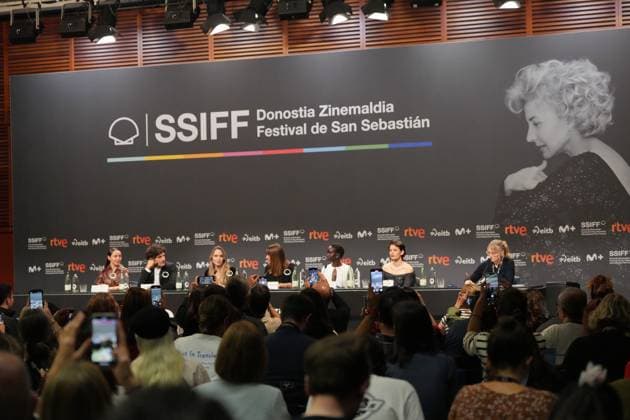 Presentation of the film Couture at the 73rd San Sebastian Film Festival I D Actress Garance Marillier, actor Louis Garrel, actress Angelina Jolie, director Alice Winocour, actress Anyier Anei and actress Ella Rumpf during the presentation of the film Couture, at the 73rd edition of the San Sebastian Film Festival, at the Kursaal Conference Center and Auditorium, on September 21, 2025, in San Sebastian, Guipuzcoa, Basque Country Spain Couture is a French-American film directed by Alice Winocour that premieres today, September 21, with world premiere at the San Sebastian Festival and preview at the Toronto Festival The festival celebrates its 73rd edition from September 19 to 27, 2025, reinforcing its global prominence with 254 titles from Copyright: xUnanuex 6972539