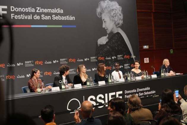 Presentation of the film Couture at the 73rd San Sebastian Film Festival I D Actress Garance Marillier, actor Louis Garrel, actress Angelina Jolie, director Alice Winocour, actress Anyier Anei and actress Ella Rumpf during the presentation of the film Couture, at the 73rd edition of the San Sebastian Film Festival, at the Kursaal Conference Center and Auditorium, on September 21, 2025, in San Sebastian, Guipuzcoa, Basque Country Spain Couture is a French-American film directed by Alice Winocour that premieres today, September 21, with world premiere at the San Sebastian Festival and preview at the Toronto Festival The festival celebrates its 73rd edition from September 19 to 27, 2025, reinforcing its global prominence with 254 titles from Copyright: xUnanuex 6972542