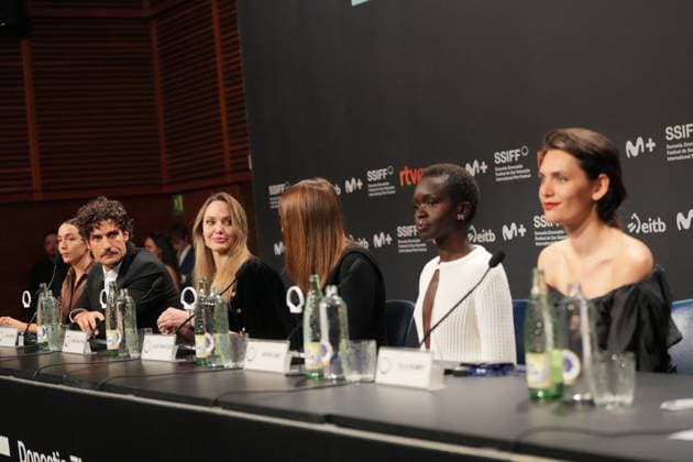 Presentation of the film Couture at the 73rd San Sebastian Film Festival I D Actress Garance Marillier, actor Louis Garrel, actress Angelina Jolie, director Alice Winocour, actress Anyier Anei and actress Ella Rumpf during the presentation of the film Couture, at the 73rd edition of the San Sebastian Film Festival, at the Kursaal Conference Center and Auditorium, on September 21, 2025, in San Sebastian, Guipuzcoa, Basque Country Spain Couture is a French-American film directed by Alice Winocour that premieres today, September 21, with world premiere at the San Sebastian Festival and preview at the Toronto Festival The festival celebrates its 73rd edition from September 19 to 27, 2025, reinforcing its global prominence with 254 titles from Copyright: xUnanuex 6972544