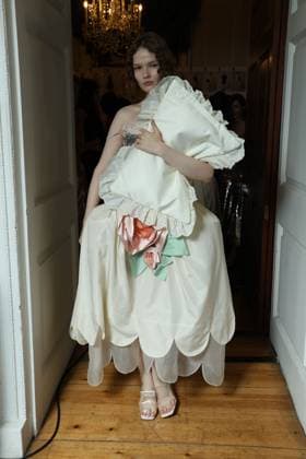 Simone Rocha backstage at London Fashion Week Simone Rocha Spring Summer 2026 backstage at London Fashion Week on September 21, 2025. CAP GOL GOL London England Unnited Kingdom Copyright: xRickxGold CapitalxPicturesx