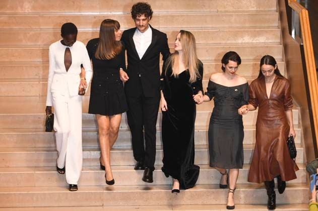 Anyier Anei, Alice Winocour, Louis Garrel, Angelina Jolie, Ella Rumpf and Garance Marillier after the premiere of the film Couture at the 73rd San Sebastian International Film Festival Festival Internacional de Cine de San Sebastian at the Kursaal San Sebastian, 21 09 2025 Foto:xC.xNiehausx xFuturexImagex couture_5981