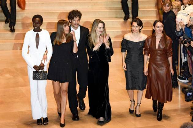 Anyier Anei, Alice Winocour, Louis Garrel, Angelina Jolie, Ella Rumpf and Garance Marillier after the premiere of the film Couture at the 73rd San Sebastian International Film Festival Festival Internacional de Cine de San Sebastian at the Kursaal San Sebastian, 21 09 2025 Foto:xC.xNiehausx xFuturexImagex couture_5984