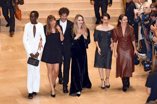 Anyier Anei, Alice Winocour, Louis Garrel, Angelina Jolie, Ella Rumpf and Garance Marillier after the premiere of the film Couture at the 73rd San Sebastian International Film Festival Festival Internacional de Cine de San Sebastian at the Kursaal San Sebastian, 21 09 2025 Foto:xC.xNiehausx xFuturexImagex couture_5985
