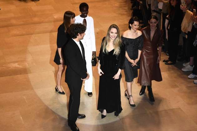Alice Winocour, Louis Garrel, Anyier Anei, Angelina Jolie, Ella Rumpf, and Garance Marillier after the premiere of the film Couture at the 73rd San Sebastian International Film Festival Festival Internacional de Cine de San Sebastian at the Kursaal San Sebastian, 21 09 2025 Foto:xC.xNiehausx xFuturexImagex couture_5987