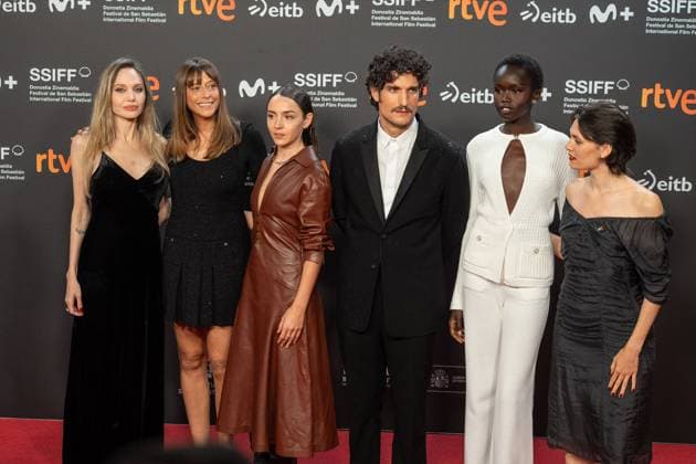 73rd San Sebastian International Film Festival IRUN, SPAIN - SEPTEMBER 21: (L-R) Co-producer and actress Angelina Jolie, director Alice Winocour, actress Garance Marillier, actor Louis Garrel, actress Anyier Anei, and actress Ella Rumpf attend the premiere of The Couture during the 73rd San Sebastian International Film Festival, in Irun, Spain on September 21, 2025. Javi Julio Anadolu Irun Spain. Editorial use only. Please get in touch for any other usage.  Copyright: x2025xAnadoluxJavixJuliox