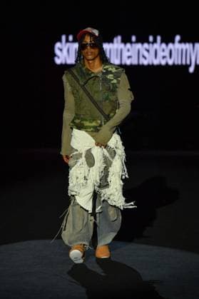 EGO Mercedes-Benz Fashion Week de Madrid - 21 Sep 2025 A model walks the runway wearing a design by Skinsfromtheinsideofmymouth during the Ego Mercedes-Benz Fashion Week de Madrid in IFERMA. Madrid Spain Copyright: xAtilanoxGarciax xSOPAxImagesx FOTO48776