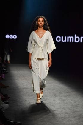 EGO Mercedes-Benz Fashion Week de Madrid - 21 Sep 2025 A model walks the runway wearing a design by Studio Cumbre during the Ego Mercedes-Benz Fashion Week de Madrid in IFERMA. Madrid Spain Copyright: xAtilanoxGarciax xSOPAxImagesx FOTO48934