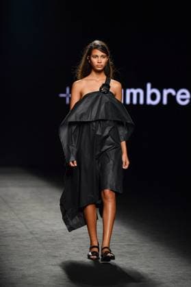 EGO Mercedes-Benz Fashion Week de Madrid - 21 Sep 2025 A model walks the runway wearing a design by Studio Cumbre during the Ego Mercedes-Benz Fashion Week de Madrid in IFERMA. Madrid Spain Copyright: xAtilanoxGarciax xSOPAxImagesx FOTO48952