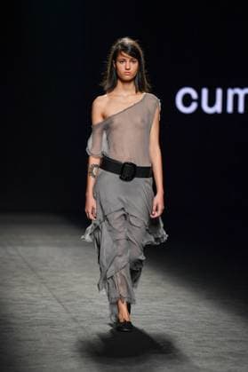 EGO Mercedes-Benz Fashion Week de Madrid - 21 Sep 2025 A model walks the runway wearing a design by Studio Cumbre during the Ego Mercedes-Benz Fashion Week de Madrid in IFERMA. Madrid Spain Copyright: xAtilanoxGarciax xSOPAxImagesx FOTO48957
