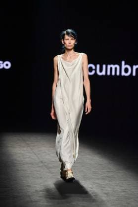 EGO Mercedes-Benz Fashion Week de Madrid - 21 Sep 2025 A model walks the runway wearing a design by Studio Cumbre during the Ego Mercedes-Benz Fashion Week de Madrid in IFERMA. Madrid Spain Copyright: xAtilanoxGarciax xSOPAxImagesx FOTO48970