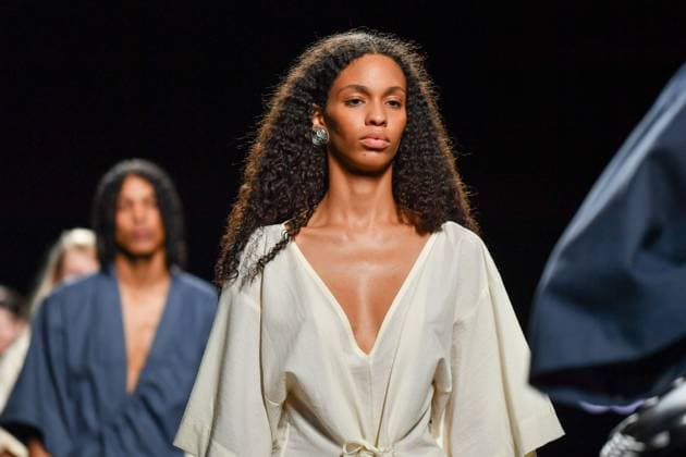 EGO Mercedes-Benz Fashion Week de Madrid - 21 Sep 2025 A model walks the runway wearing a design by Studio Cumbre during the Ego Mercedes-Benz Fashion Week de Madrid in IFERMA. Madrid Spain Copyright: xAtilanoxGarciax xSOPAxImagesx FOTO48978