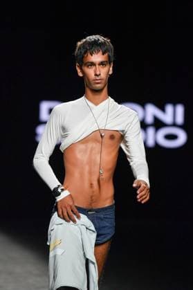 EGO Mercedes-Benz Fashion Week de Madrid - 21 Sep 2025 A model walks the runway wearing a design by Dimoni Studio during the Ego Mercedes-Benz Fashion Week de Madrid in IFErMA. Madrid Spain Copyright: xAtilanoxGarciax xSOPAxImagesx FOTO48734