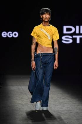 EGO Mercedes-Benz Fashion Week de Madrid - 21 Sep 2025 A model walks the runway wearing a design by Dimoni Studio during the Ego Mercedes-Benz Fashion Week de Madrid in IFErMA. Madrid Spain Copyright: xAtilanoxGarciax xSOPAxImagesx FOTO48745