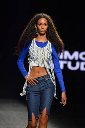 EGO Mercedes-Benz Fashion Week de Madrid - 21 Sep 2025 A model walks the runway wearing a design by Dimoni Studio during the Ego Mercedes-Benz Fashion Week de Madrid in IFErMA. Madrid Spain Copyright: xAtilanoxGarciax xSOPAxImagesx FOTO48748