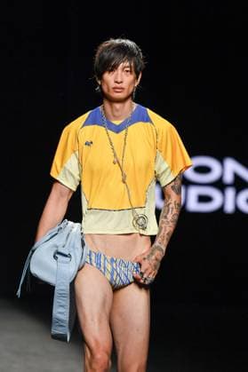 EGO Mercedes-Benz Fashion Week de Madrid - 21 Sep 2025 A model walks the runway wearing a design by Dimoni Studio during the Ego Mercedes-Benz Fashion Week de Madrid in IFErMA. Madrid Spain Copyright: xAtilanoxGarciax xSOPAxImagesx FOTO48758