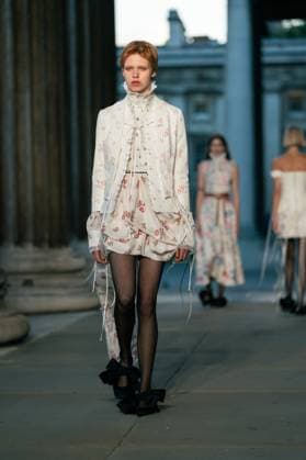 Erdem show at the London Fashion Week at the British Museum in London - 21 Sep 2025 A model walks the runway at the Erdem show during the London Fashion Week at the British Museum in London. London United Kingdom Copyright: xLounisxTiarx xSOPAxImagesx _DSC6172