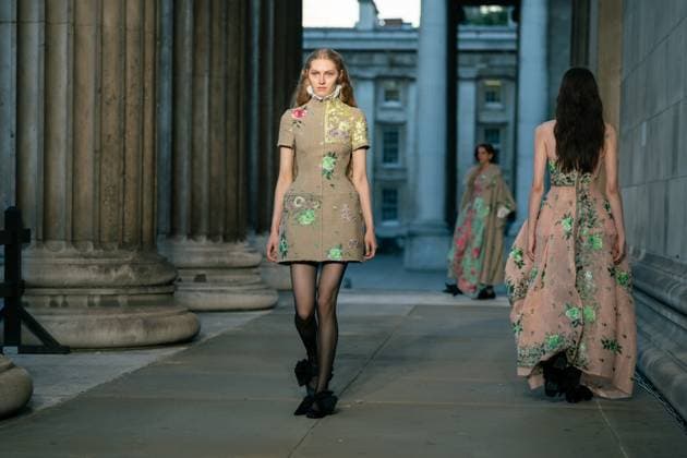 Erdem show at the London Fashion Week at the British Museum in London - 21 Sep 2025 A model walks the runway at the Erdem show during the London Fashion Week at the British Museum in London. London United Kingdom Copyright: xLounisxTiarx xSOPAxImagesx _DSC6306