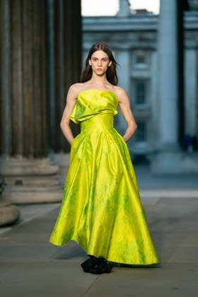 Erdem show at the London Fashion Week at the British Museum in London - 21 Sep 2025 A model walks the runway at the Erdem show during the London Fashion Week at the British Museum in London. London United Kingdom Copyright: xLounisxTiarx xSOPAxImagesx _DSC6390