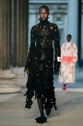Erdem show at the London Fashion Week at the British Museum in London - 21 Sep 2025 A model walks the runway at the Erdem show during the London Fashion Week at the British Museum in London. London United Kingdom Copyright: xLounisxTiarx xSOPAxImagesx _DSC6434