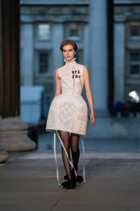 Erdem show at the London Fashion Week at the British Museum in London - 21 Sep 2025 A model walks the runway at the Erdem show during the London Fashion Week at the British Museum in London. London United Kingdom Copyright: xLounisxTiarx xSOPAxImagesx _DSC6057