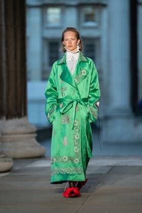 Erdem show at the London Fashion Week at the British Museum in London - 21 Sep 2025 A model walks the runway at the Erdem show during the London Fashion Week at the British Museum in London. London United Kingdom Copyright: xLounisxTiarx xSOPAxImagesx _DSC6134