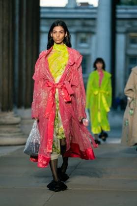Erdem show at the London Fashion Week at the British Museum in London - 21 Sep 2025 A model walks the runway at the Erdem show during the London Fashion Week at the British Museum in London. London United Kingdom Copyright: xLounisxTiarx xSOPAxImagesx _DSC6331