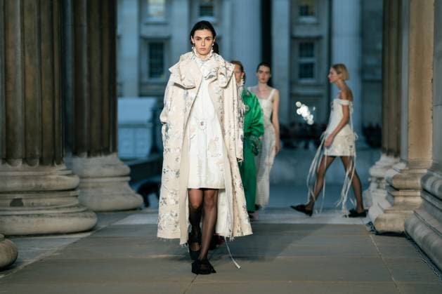 Erdem show at the London Fashion Week at the British Museum in London - 21 Sep 2025 A model walks the runway at the Erdem show during the London Fashion Week at the British Museum in London. London United Kingdom Copyright: xLounisxTiarx xSOPAxImagesx _DSC6481