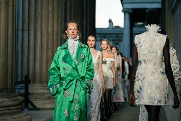 Erdem show at the London Fashion Week at the British Museum in London - 21 Sep 2025 A model walks the runway at the Erdem show during the London Fashion Week at the British Museum in London. London United Kingdom Copyright: xLounisxTiarx xSOPAxImagesx _DSC6497