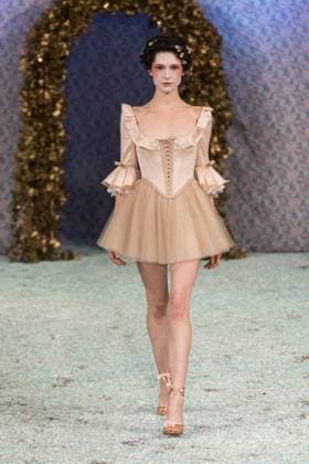 Aadnevik SS26 Show at London Fashion Week LONDON, UNITED KINGDOM - SEPTEMBER 21: A model walks the runway during Aadnevik Spring Summer 2026 show a la memoire de Marie Antoinette the last Queen at The Royal Horseguards Hotel as part of London Fashion Week in London, United Kingdom on September 21, 2025. Wiktor Szymanowicz Anadolu London United Kingdom. Editorial use only. Please get in touch for any other usage.  Copyright: x2025xAnadoluxWiktorxSzymanowiczx