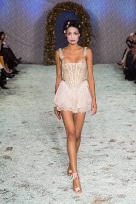 Aadnevik SS26 Show at London Fashion Week LONDON, UNITED KINGDOM - SEPTEMBER 21: A model walks the runway during Aadnevik Spring Summer 2026 show a la memoire de Marie Antoinette the last Queen at The Royal Horseguards Hotel as part of London Fashion Week in London, United Kingdom on September 21, 2025. Wiktor Szymanowicz Anadolu London United Kingdom. Editorial use only. Please get in touch for any other usage.  Copyright: x2025xAnadoluxWiktorxSzymanowiczx